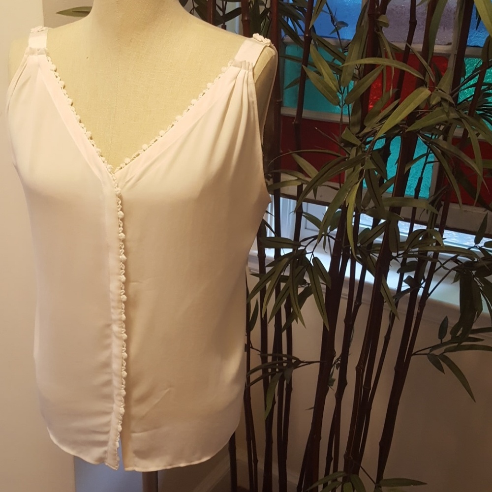 Deep V Eyelet Trimmed Blouse!